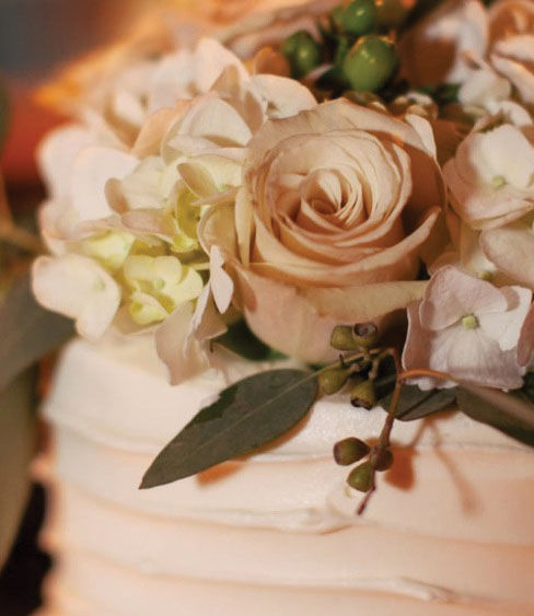 02MaxieBsBakery-PaleOrangeCakeFlower-copy.jpg